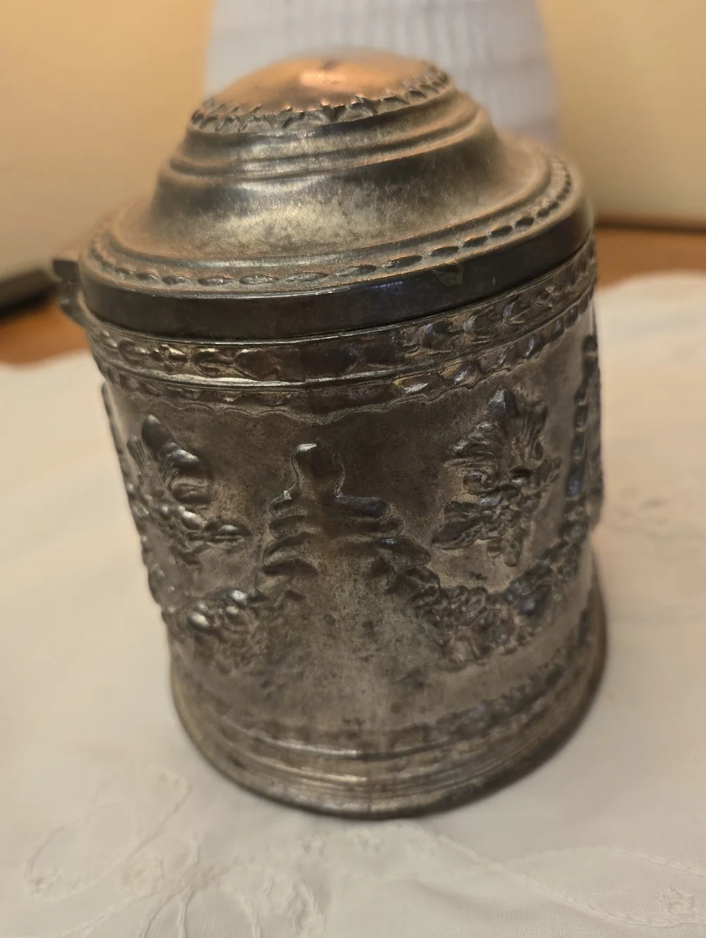 Antique-Style Decorative Trinket Box in Aged Silver Plated Oval Jewelry Box - Picture 3 of 10
